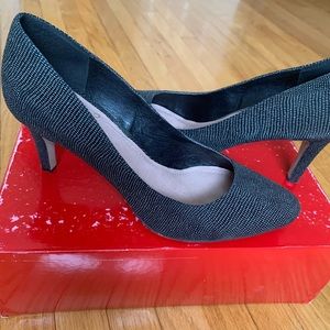 High heel pumps